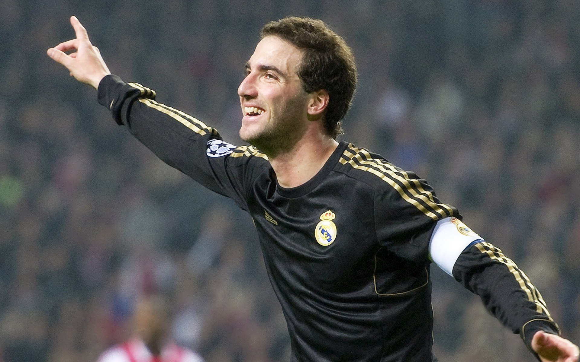 埃及球星萨拉赫荣获非洲最佳球员奖